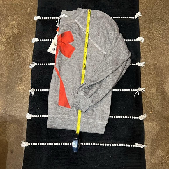 Wildfox ~ I’m The Present Sweatshirt - large red bow! So adorable! Size xxs! - Picture 10 of 16